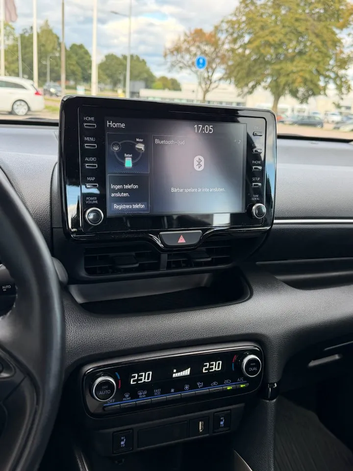 Vehicle image 17