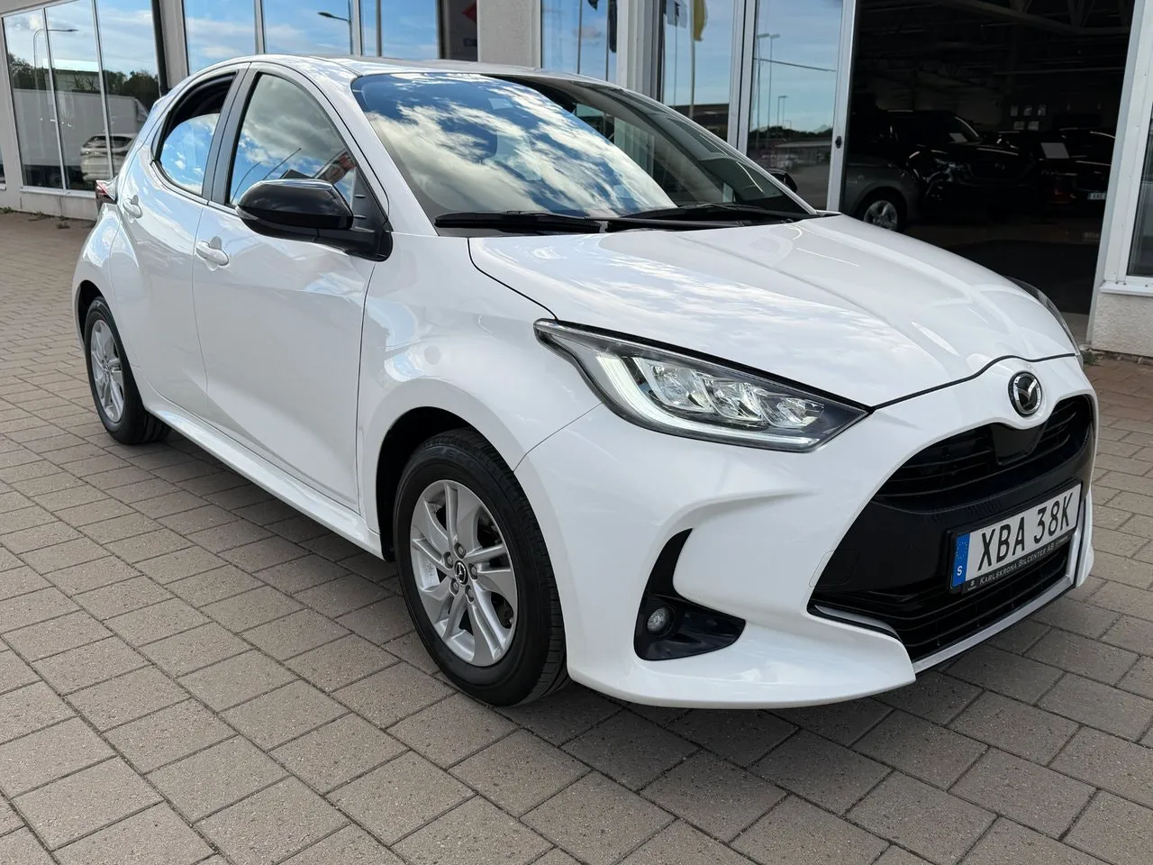 Vehicle image 4