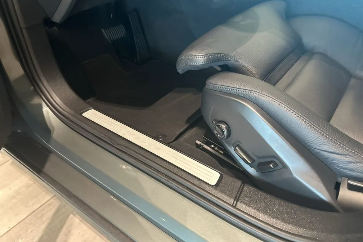 Vehicle image 22