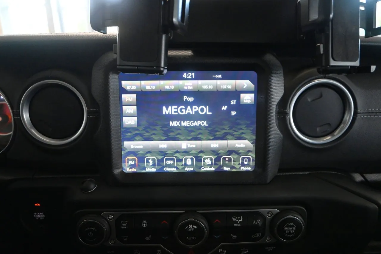 Vehicle image 21
