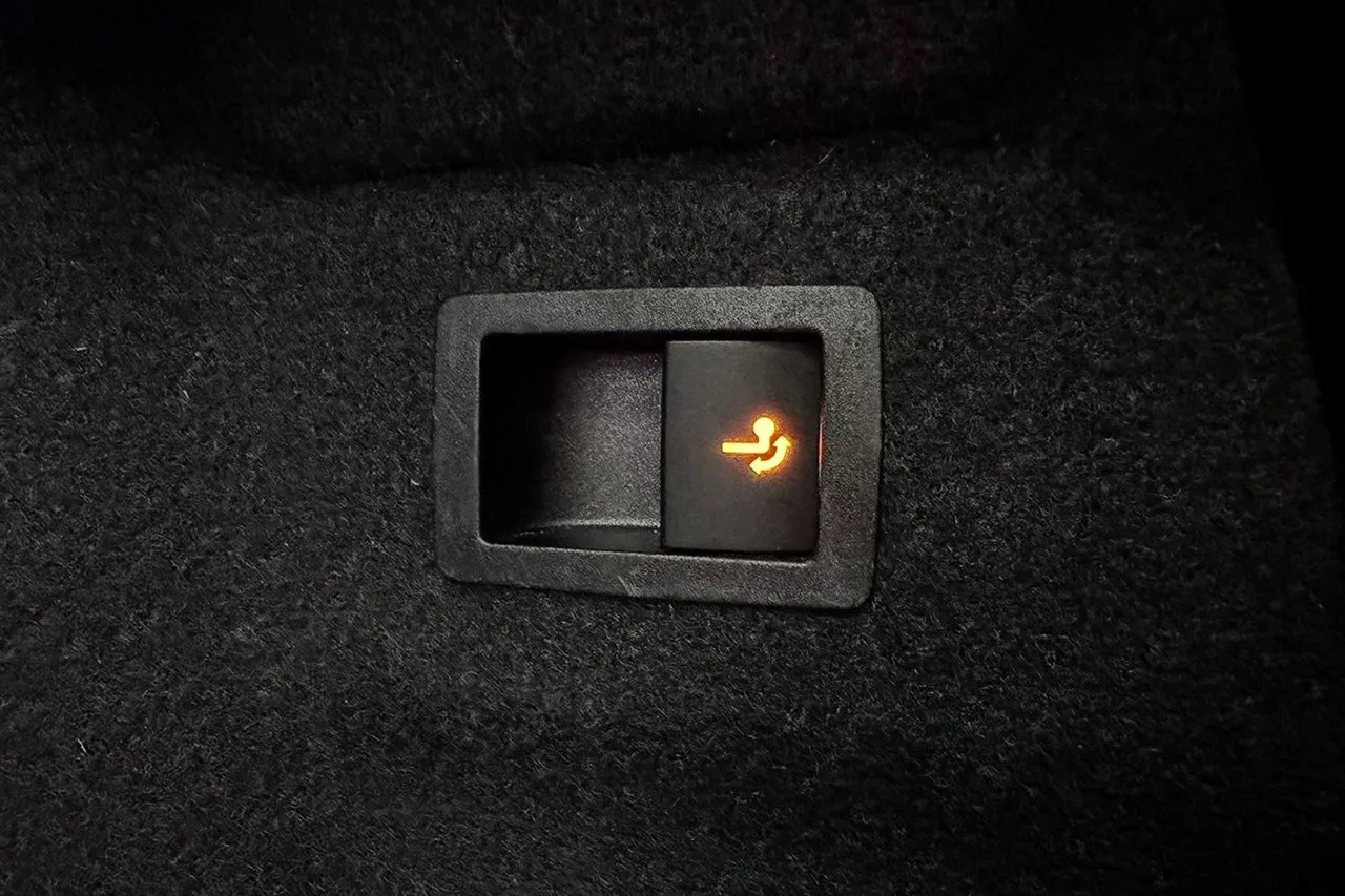 Vehicle image 32