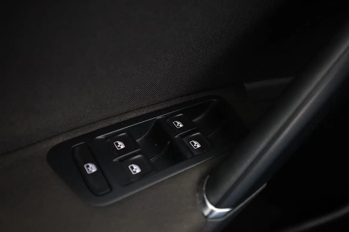 Vehicle image 34