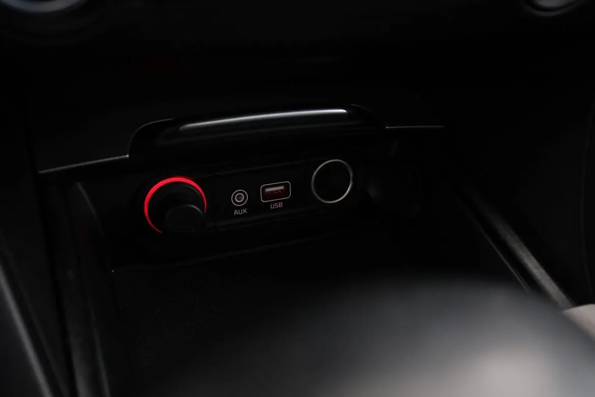 Vehicle image 25