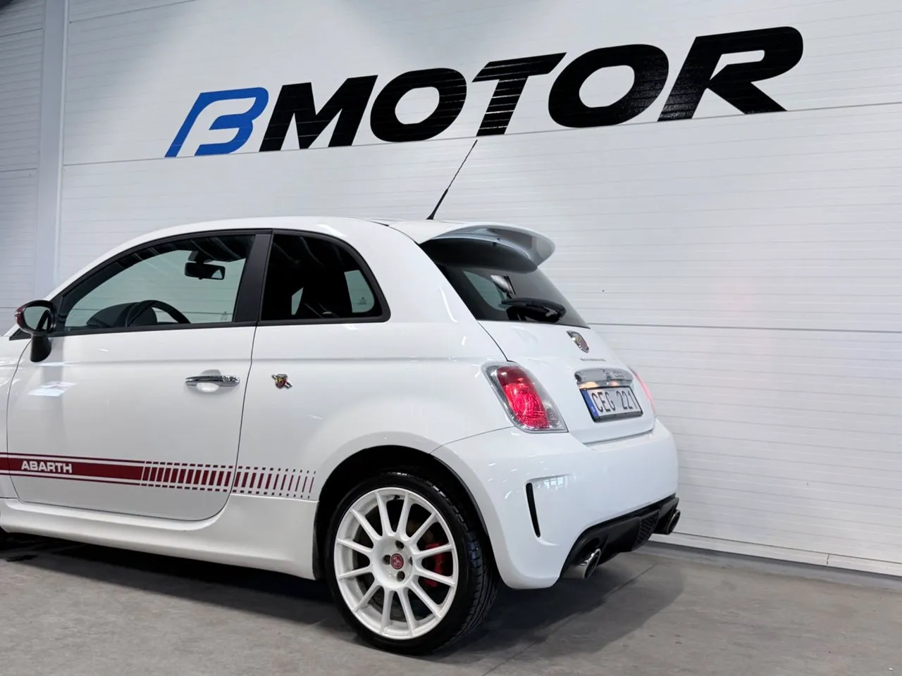 Vehicle image 6