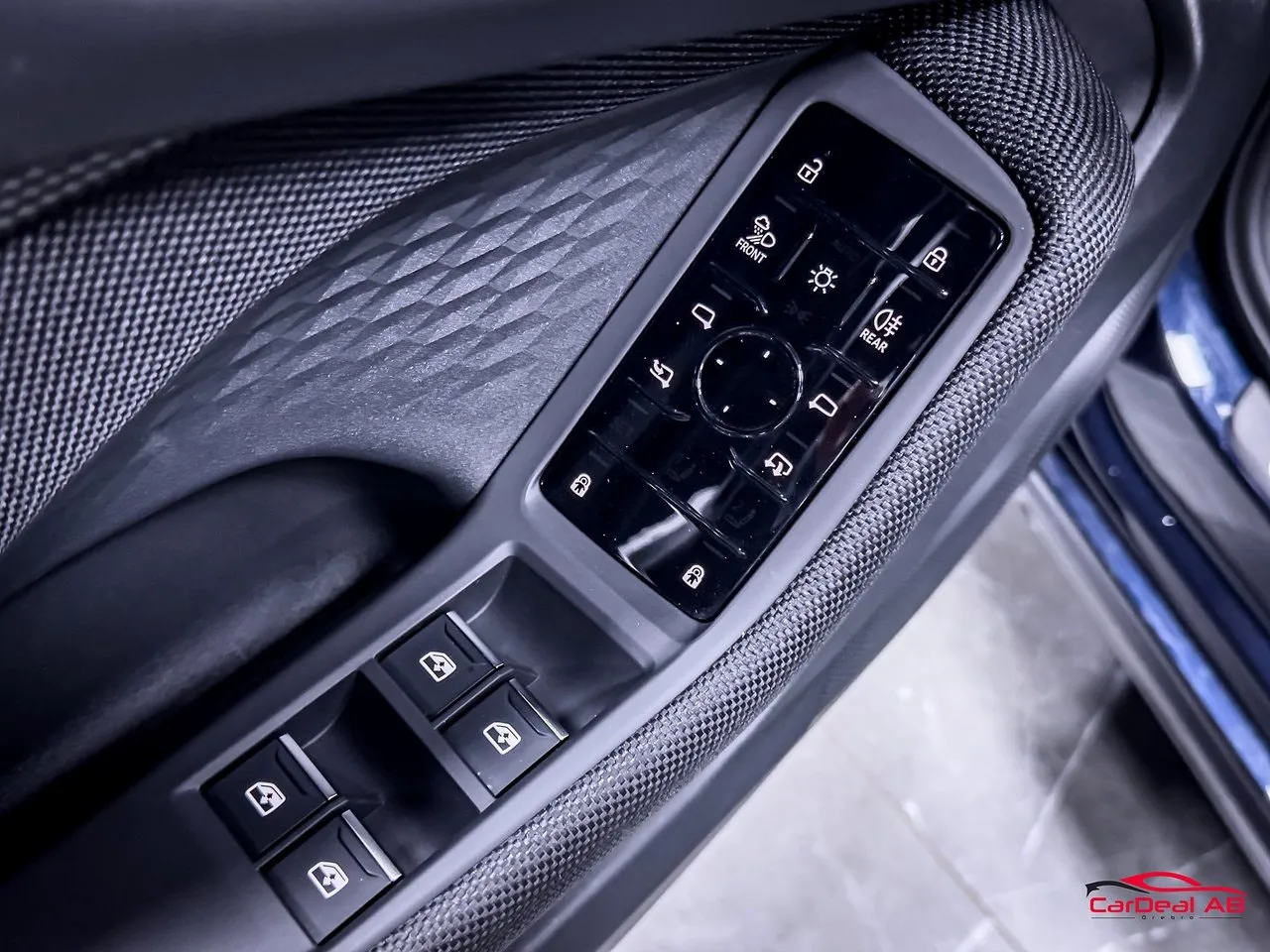 Vehicle image 30