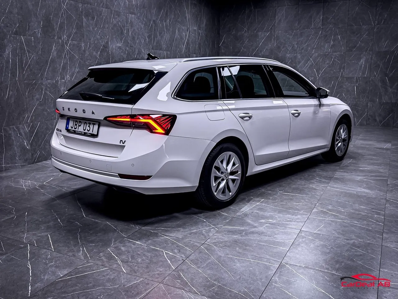 Vehicle image 6