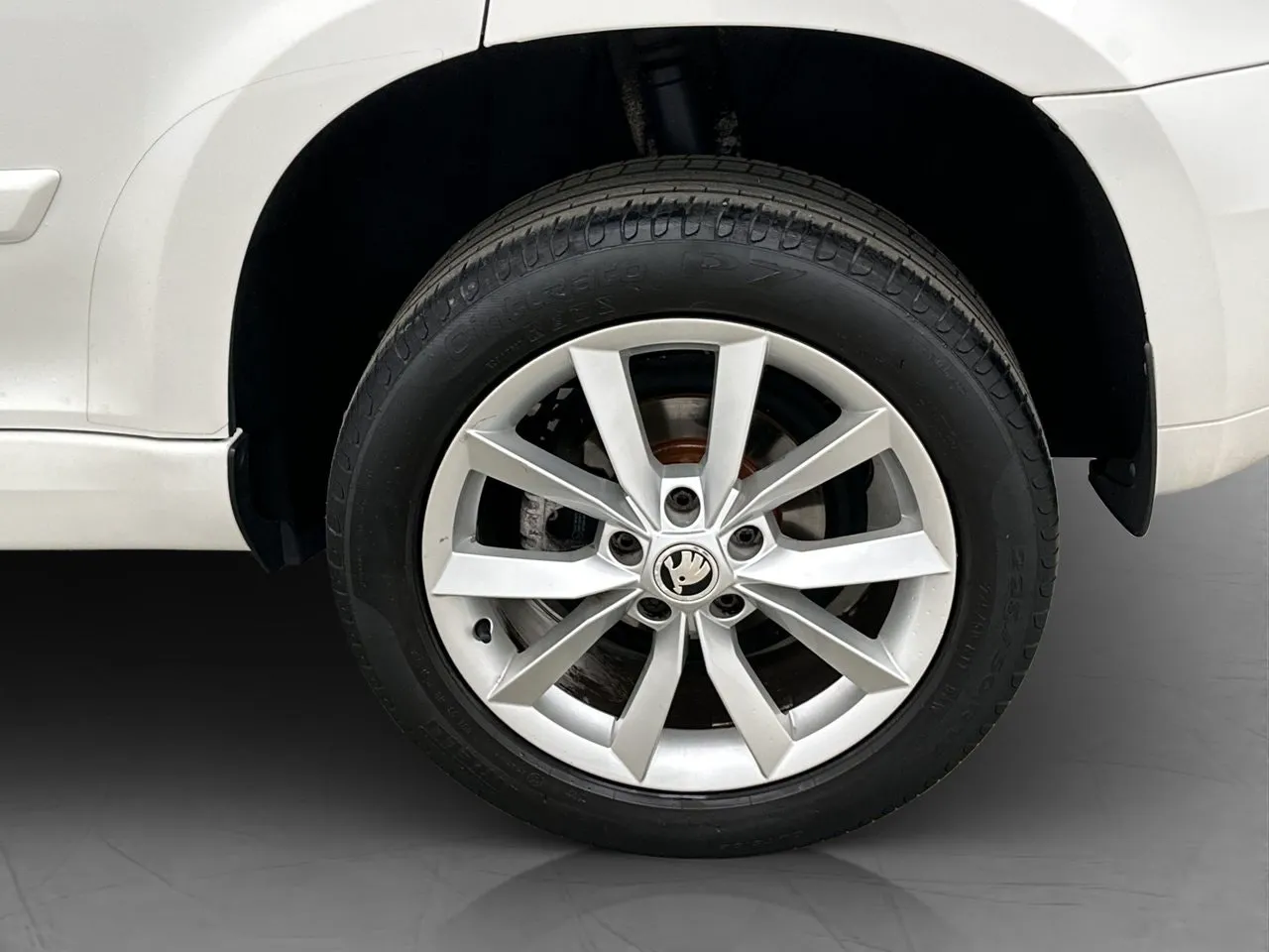 Vehicle image 25