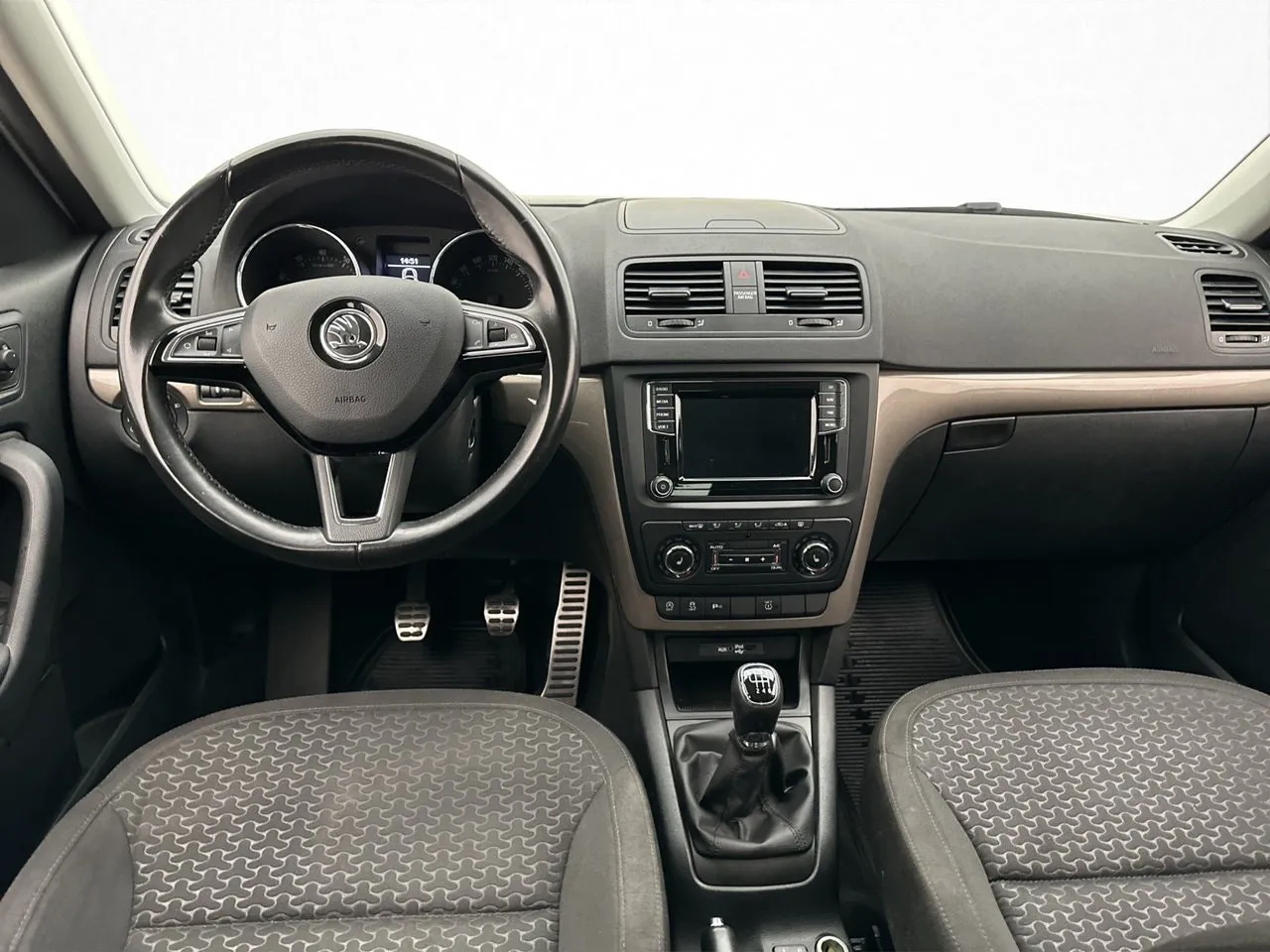 Vehicle image 17