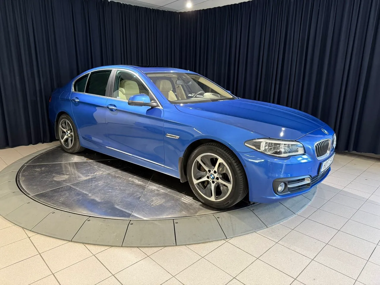Vehicle image 7