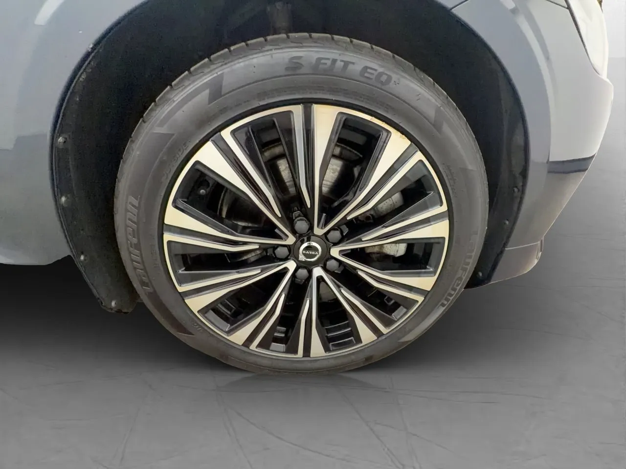 Vehicle image 35