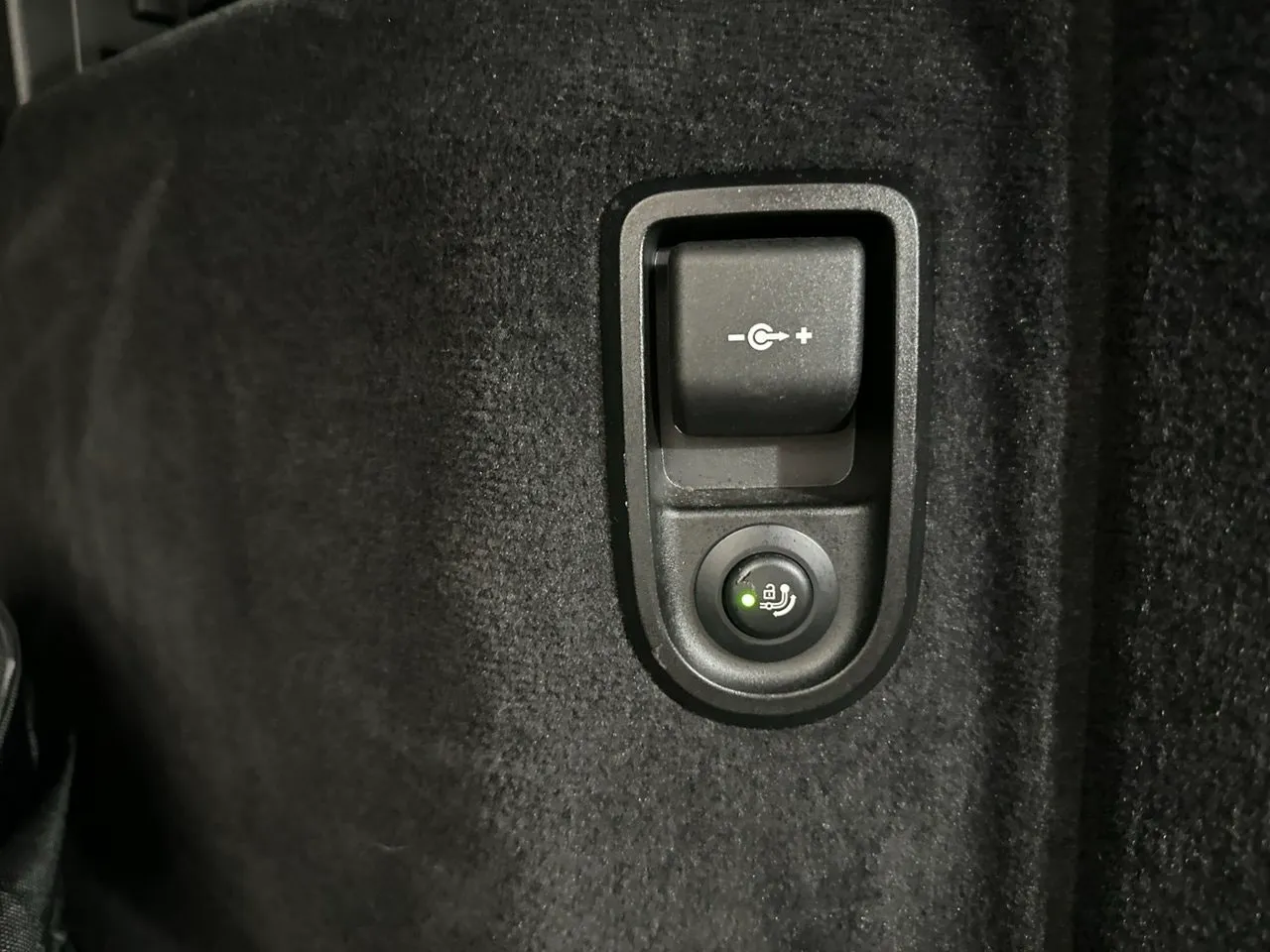 Vehicle image 34