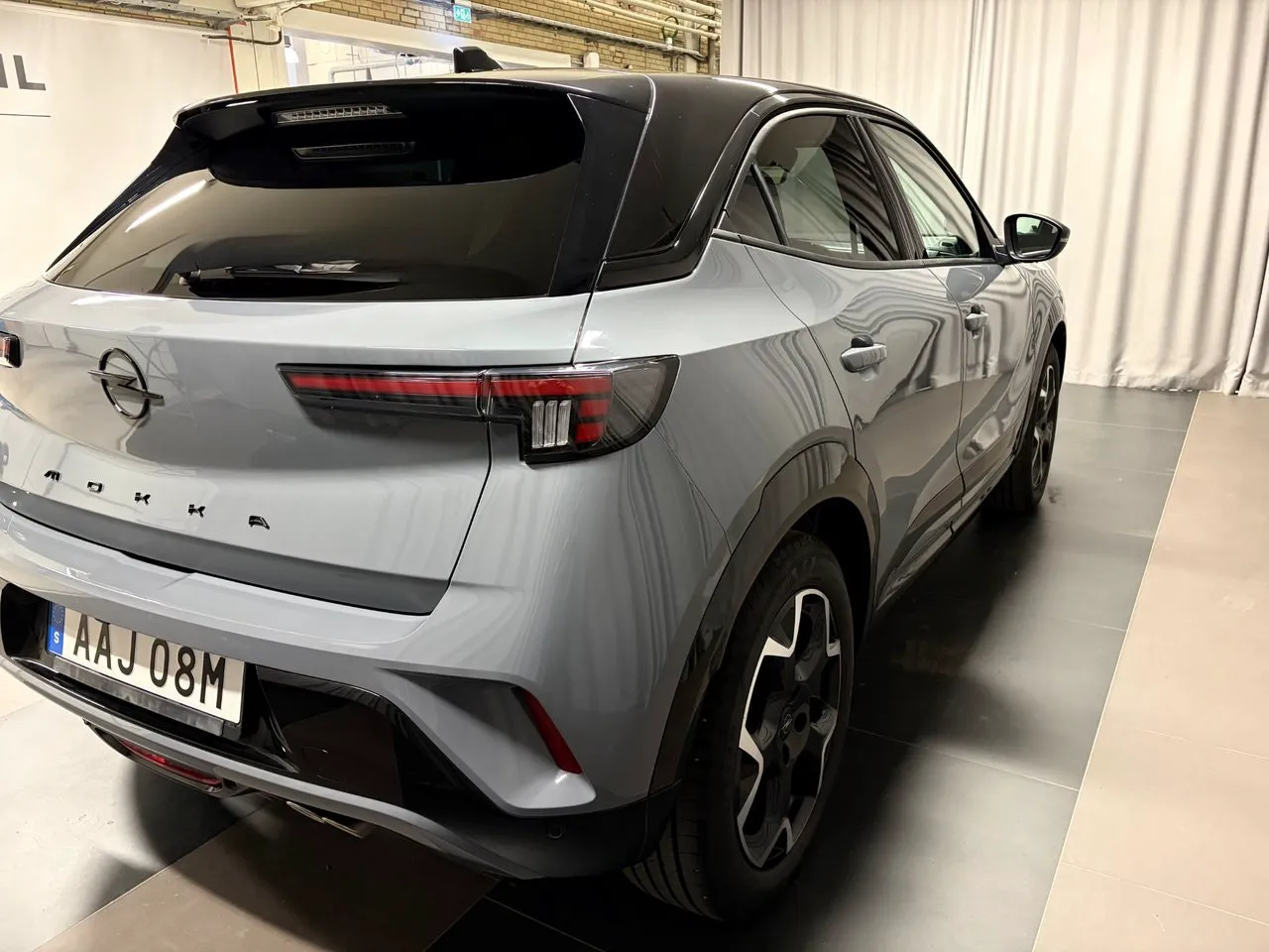 Vehicle image 3