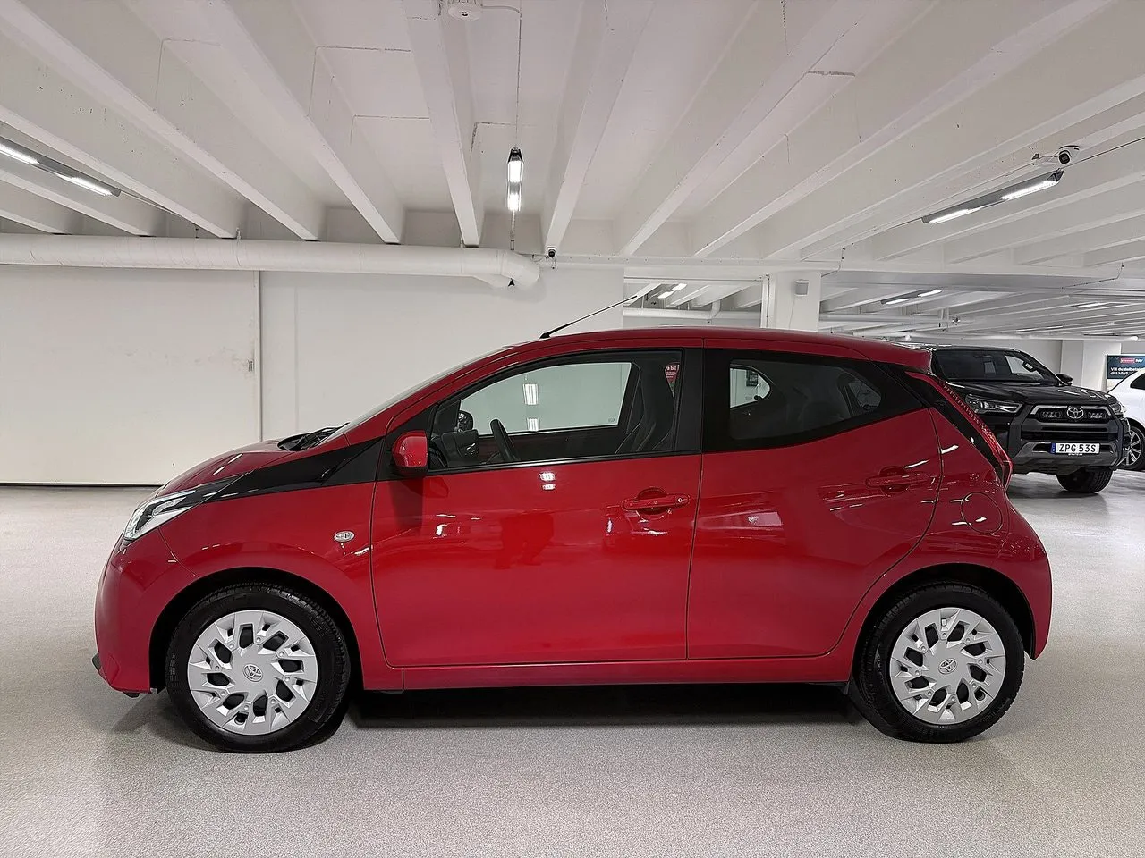Vehicle image 7