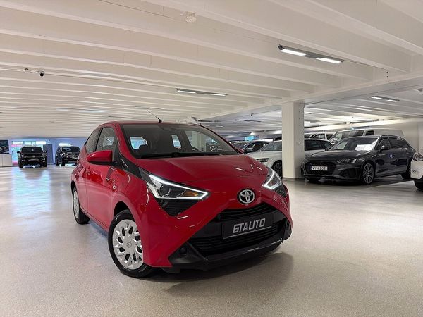 Toyota Aygo 5-dörrar 1.0 Automat 72hk X-Play Värmare Fr 1095/Kr Mån - 2021