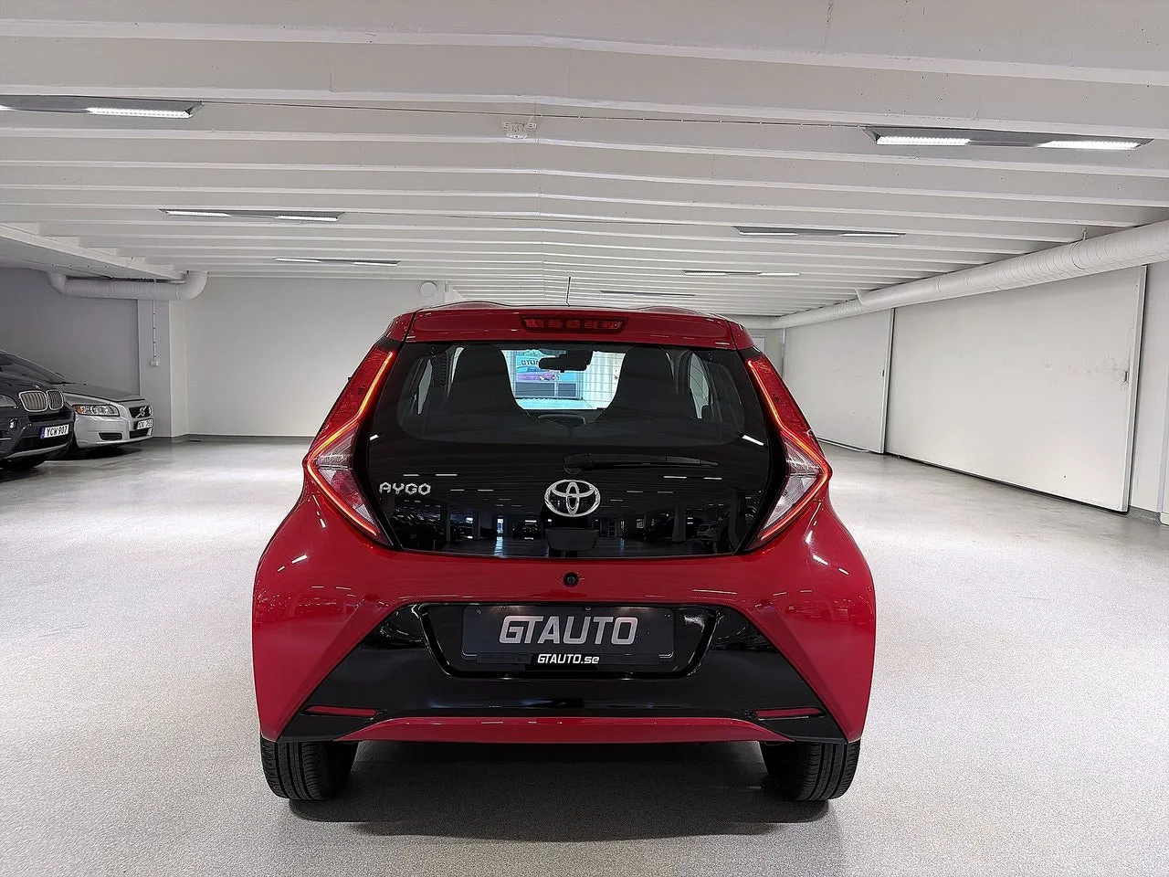 Vehicle image 5