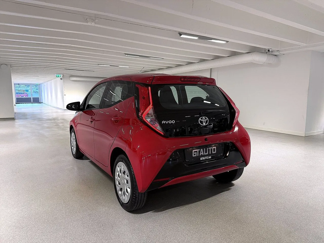 Vehicle image 6
