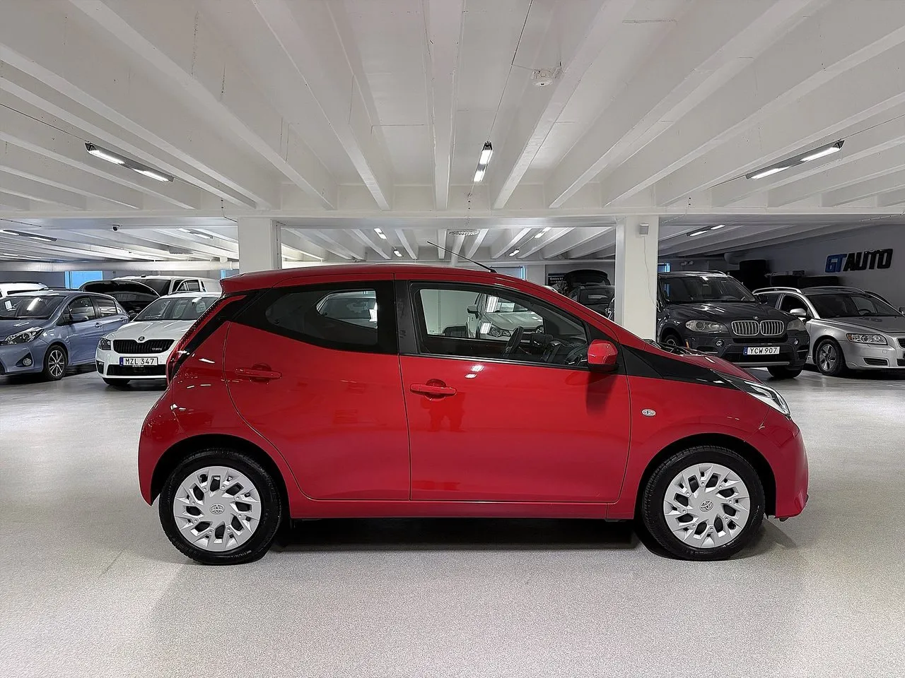 Vehicle image 3