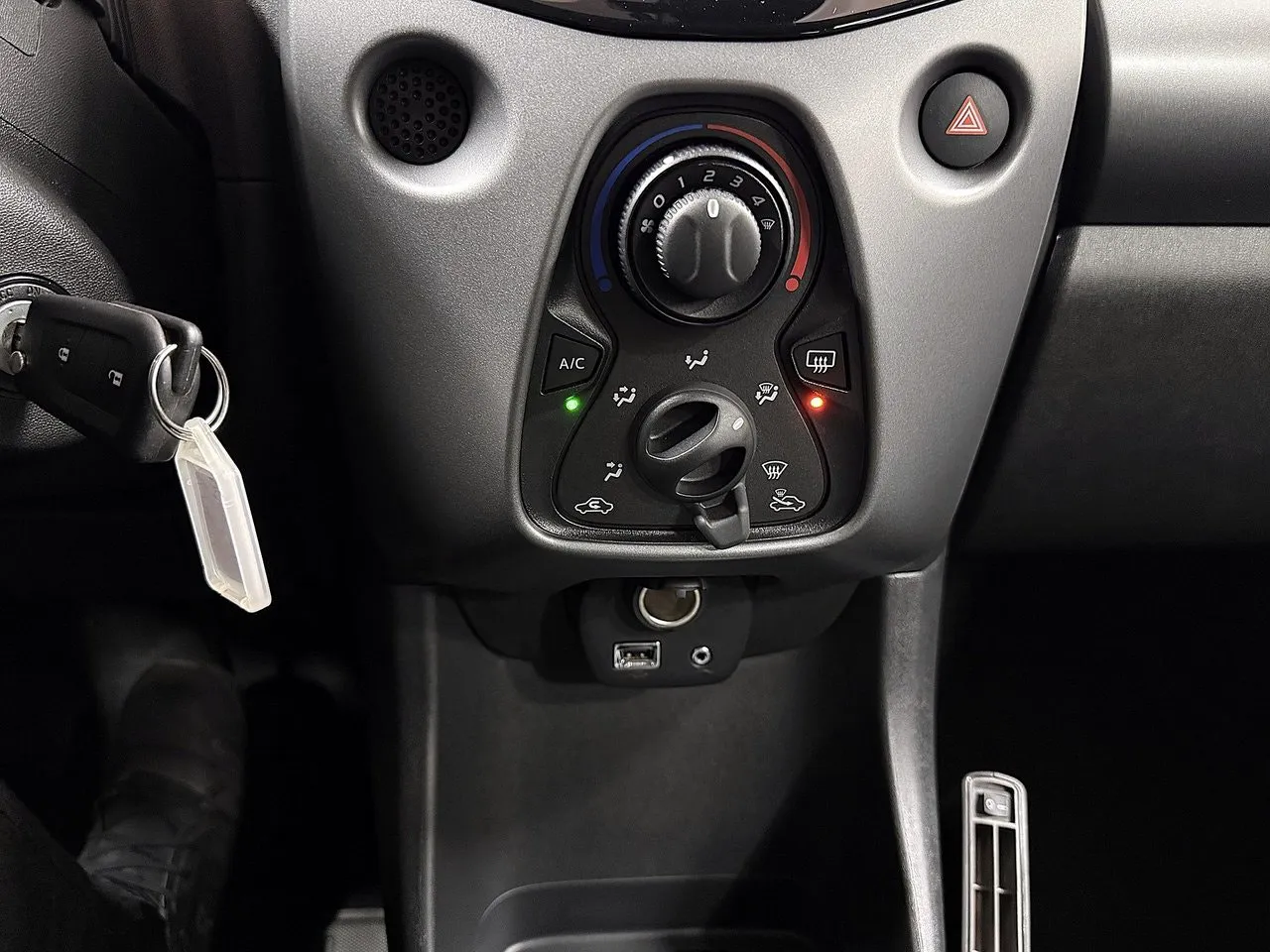 Vehicle image 18