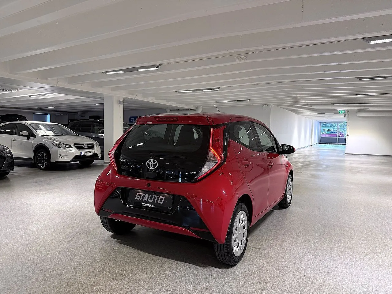 Vehicle image 4