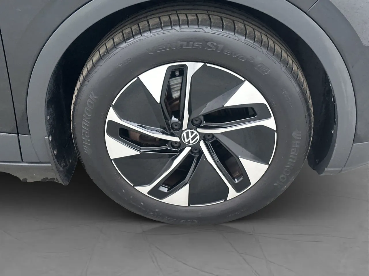 Vehicle image 32