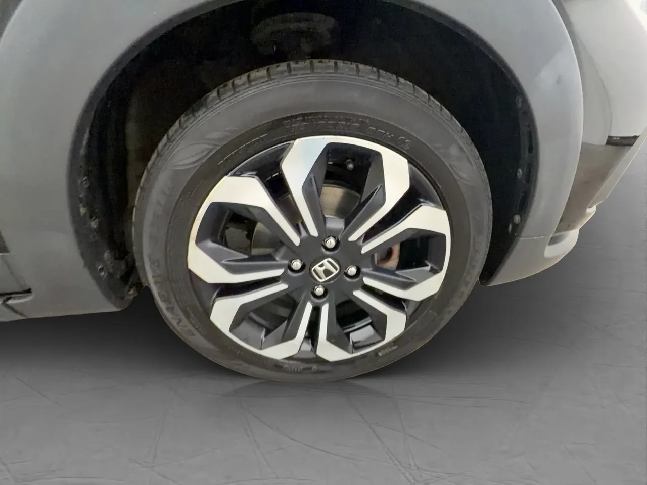 Vehicle image 32