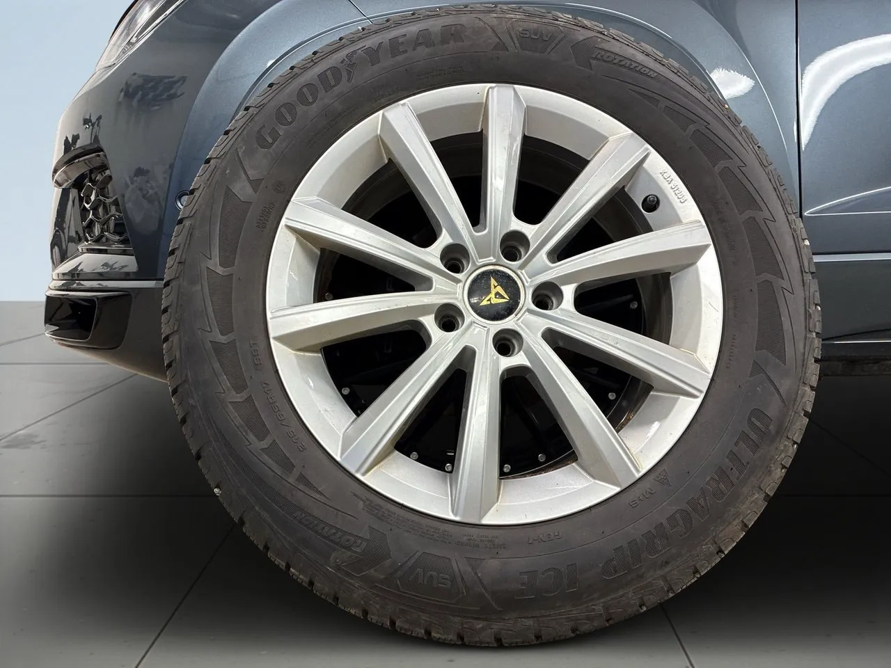 Vehicle image 13