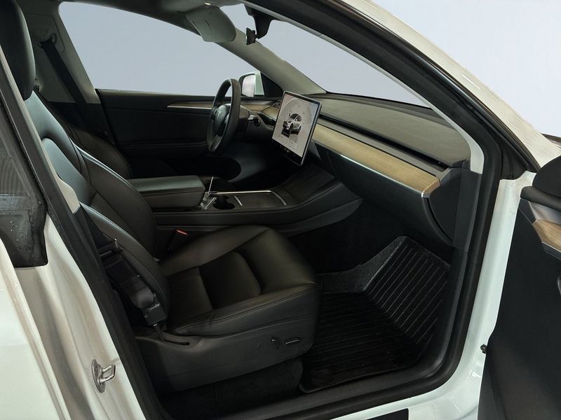 Tesla Model Y bild 10