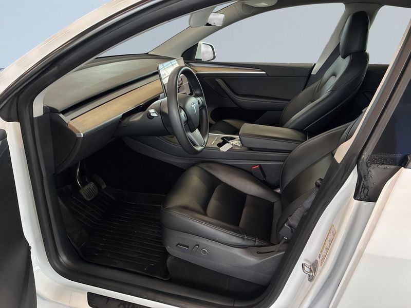 Tesla Model Y bild 7