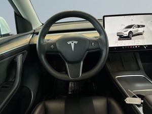 Tesla Model Y bild 9