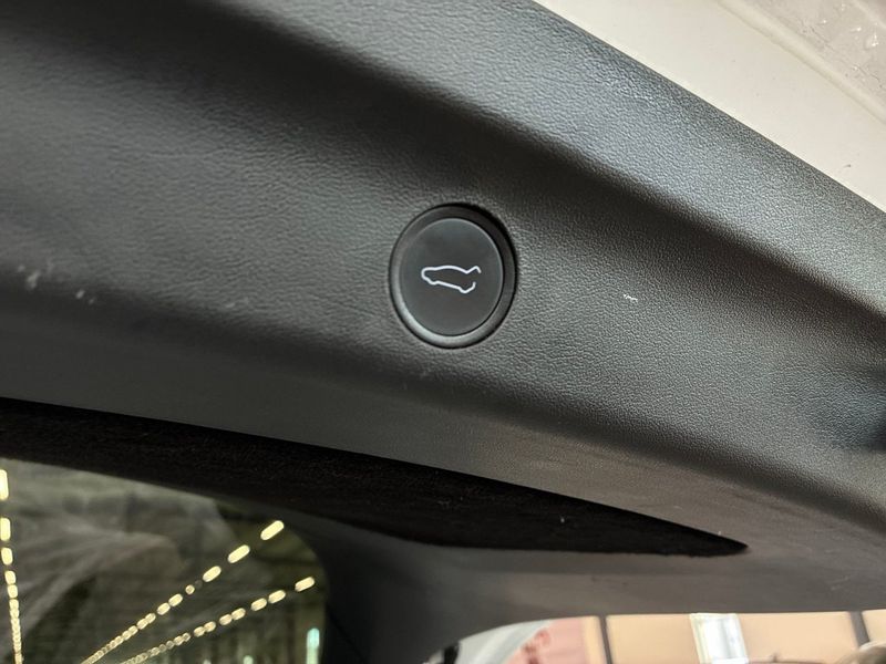 Tesla Model Y bild 21