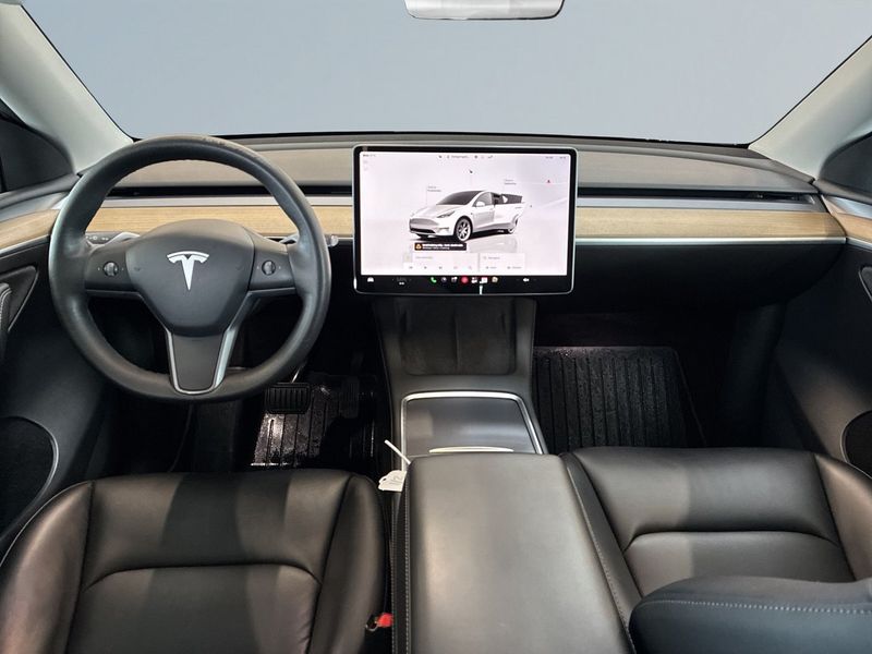 Tesla Model Y bild 8