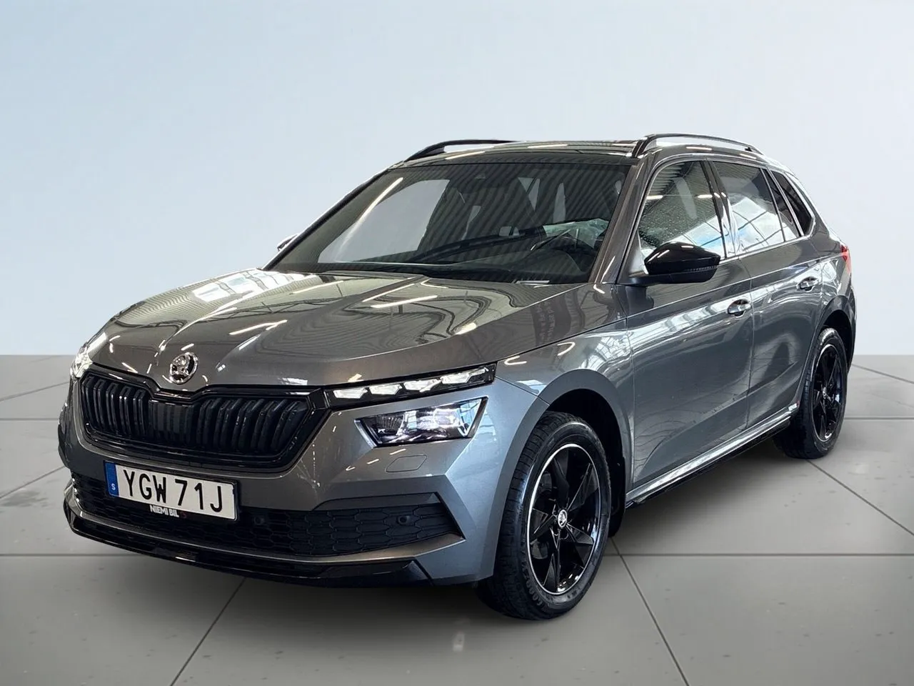Vehicle image 15