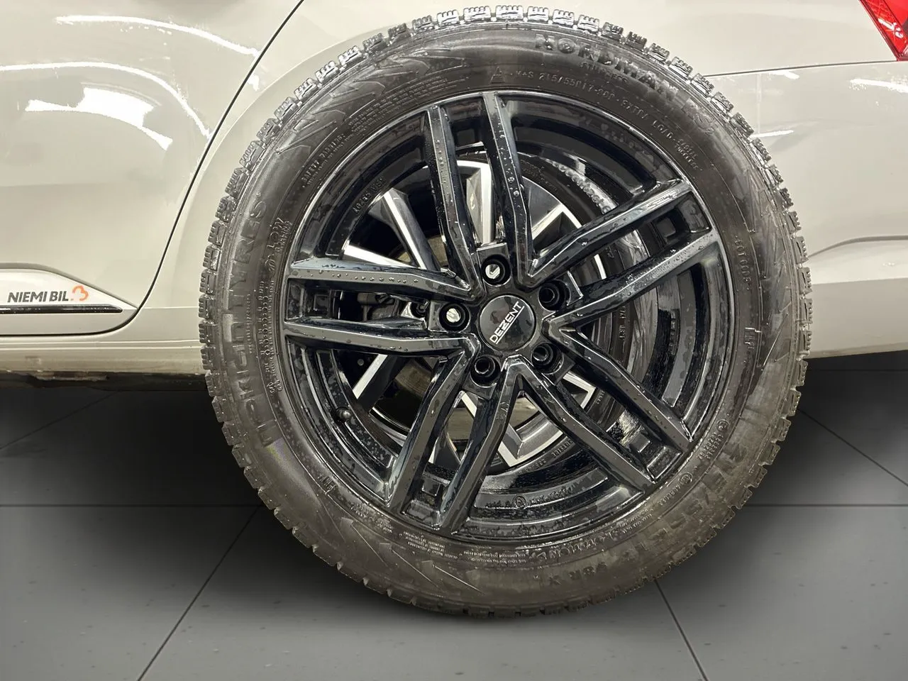 Vehicle image 13