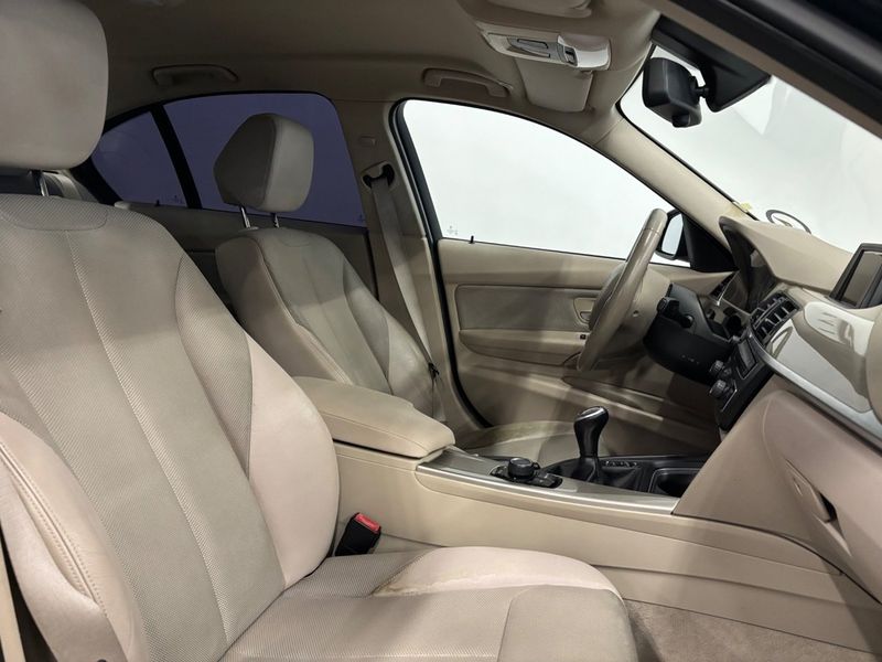 BMW 320 bild 8