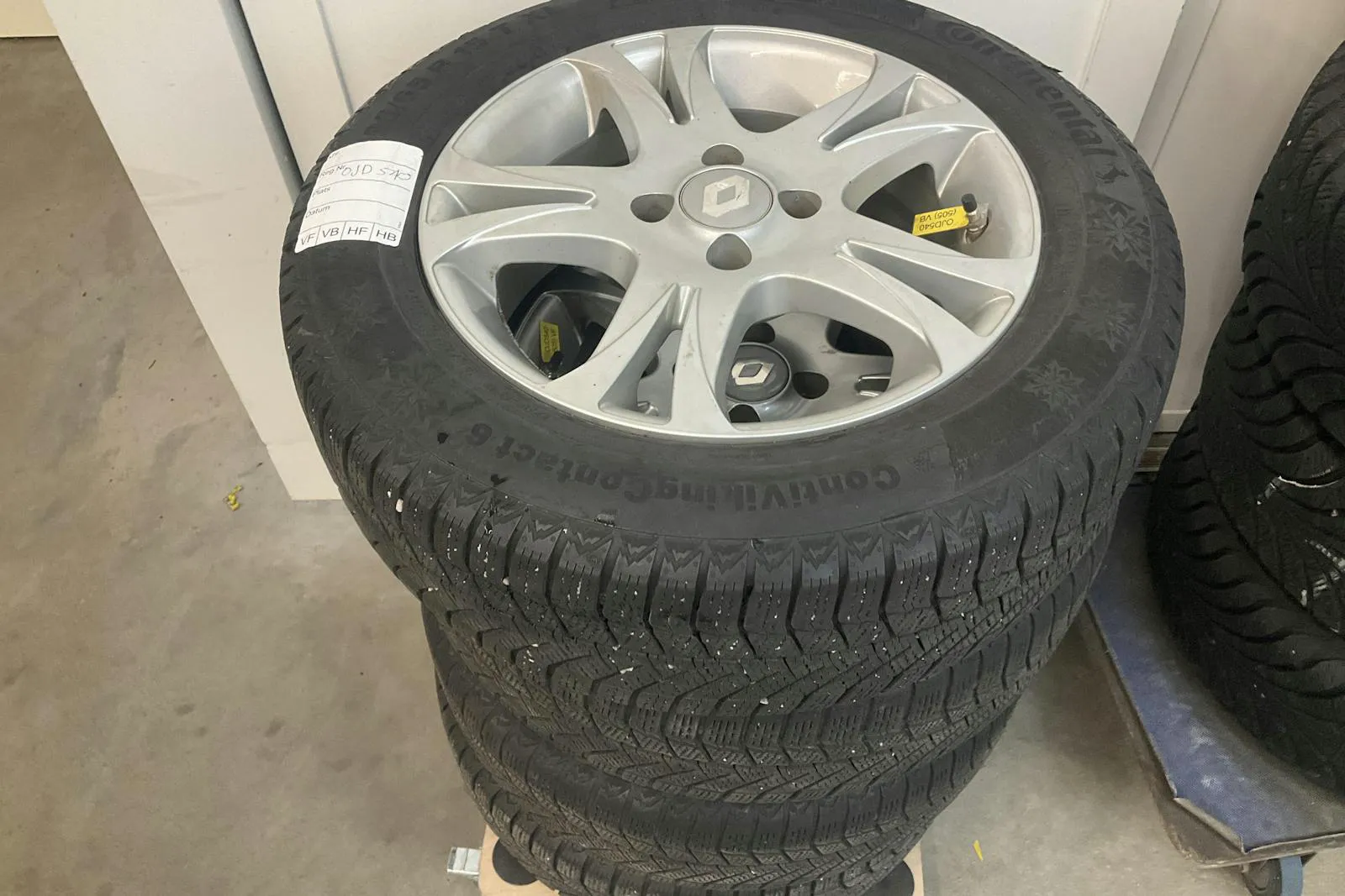 Vehicle image 14