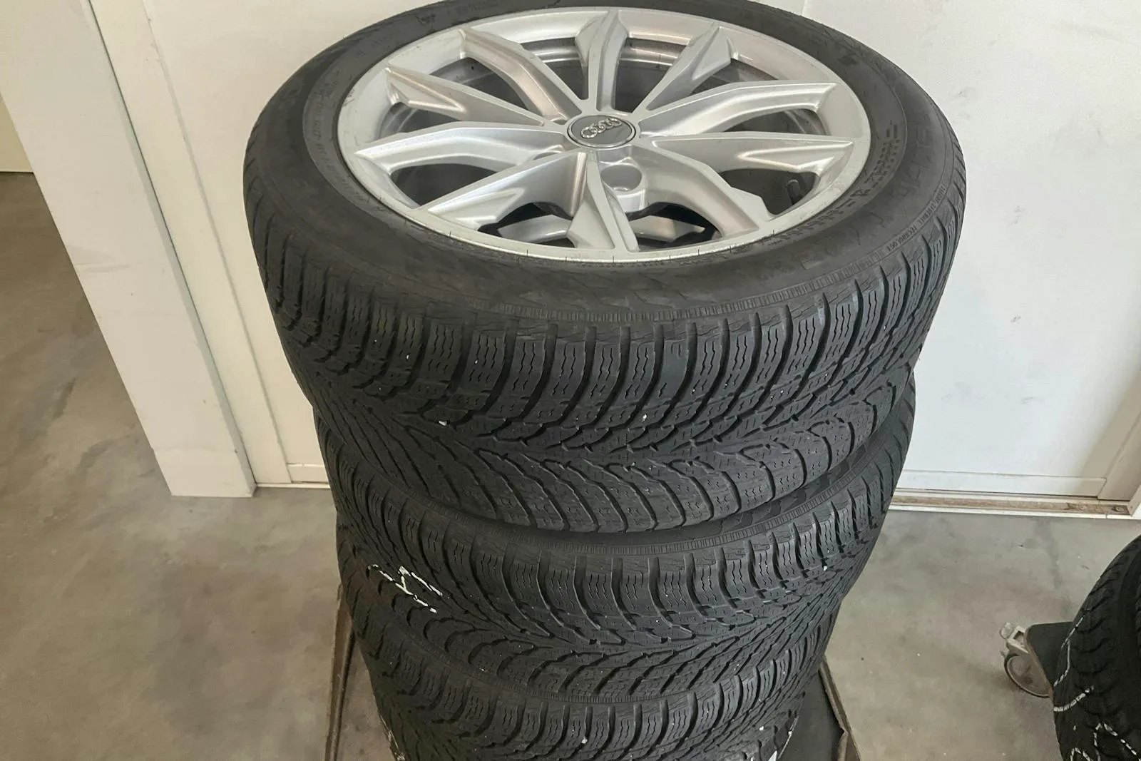 Vehicle image 14