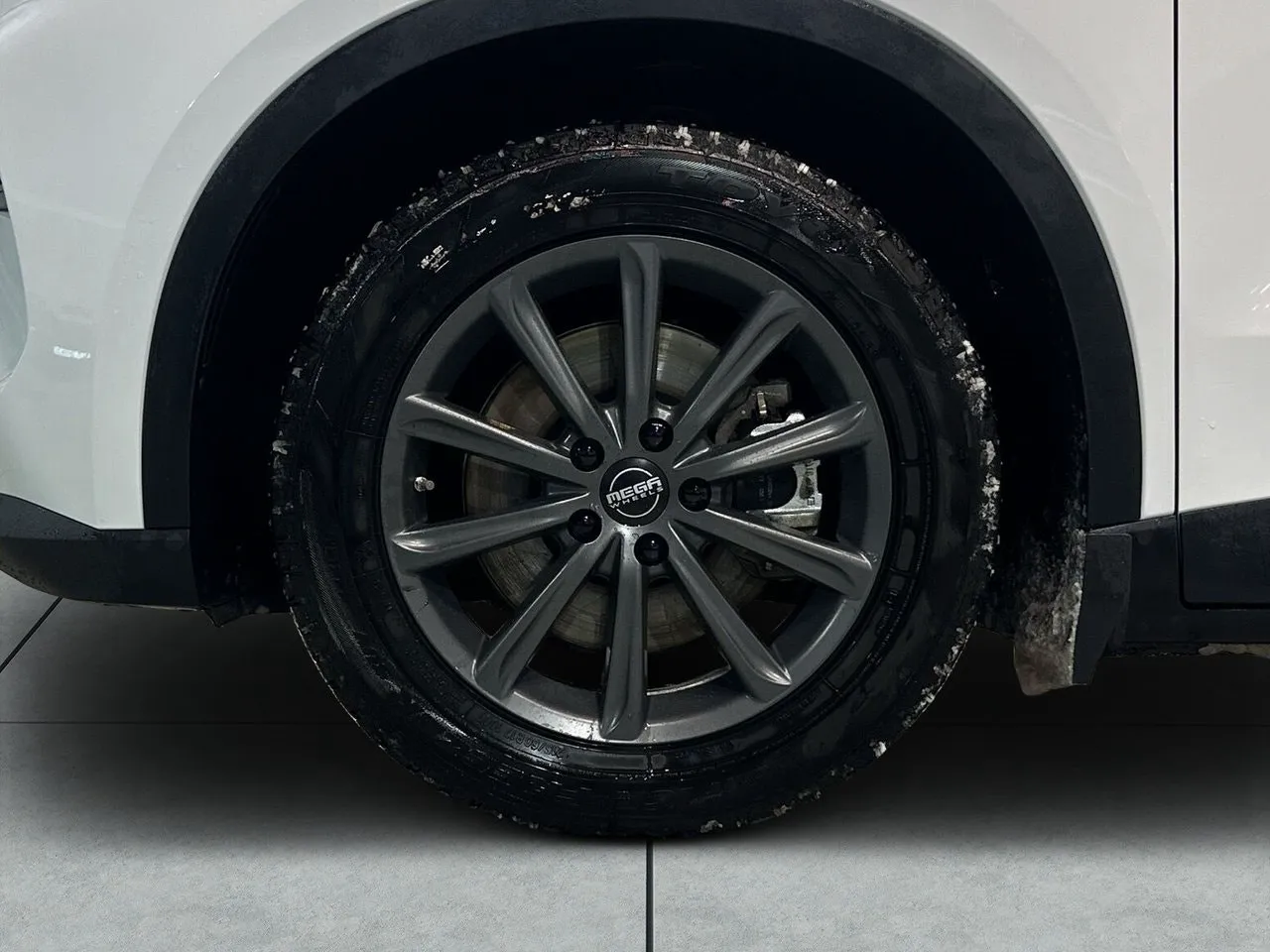 Vehicle image 13