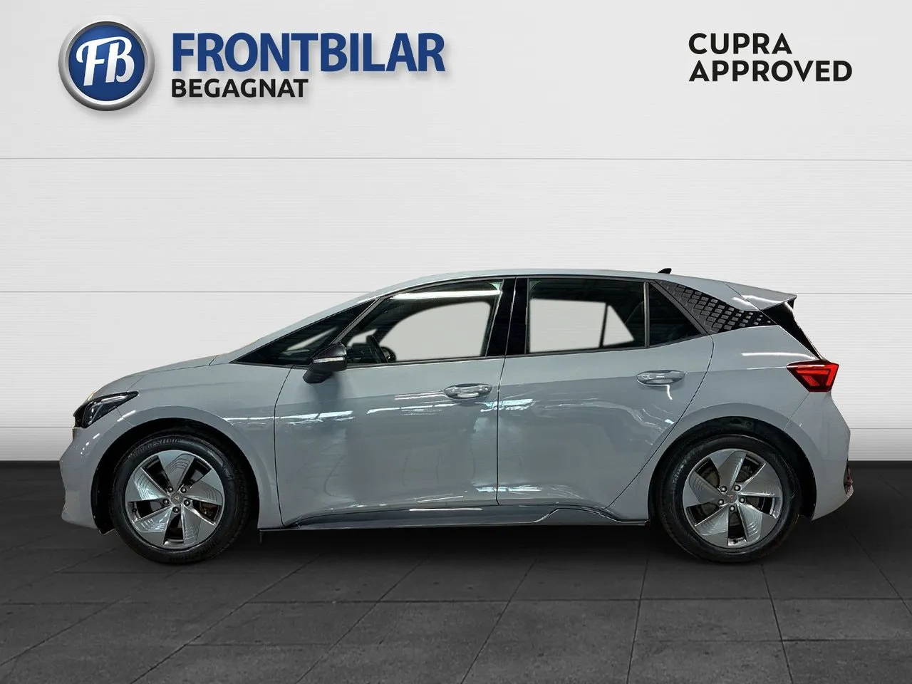 Vehicle image 4