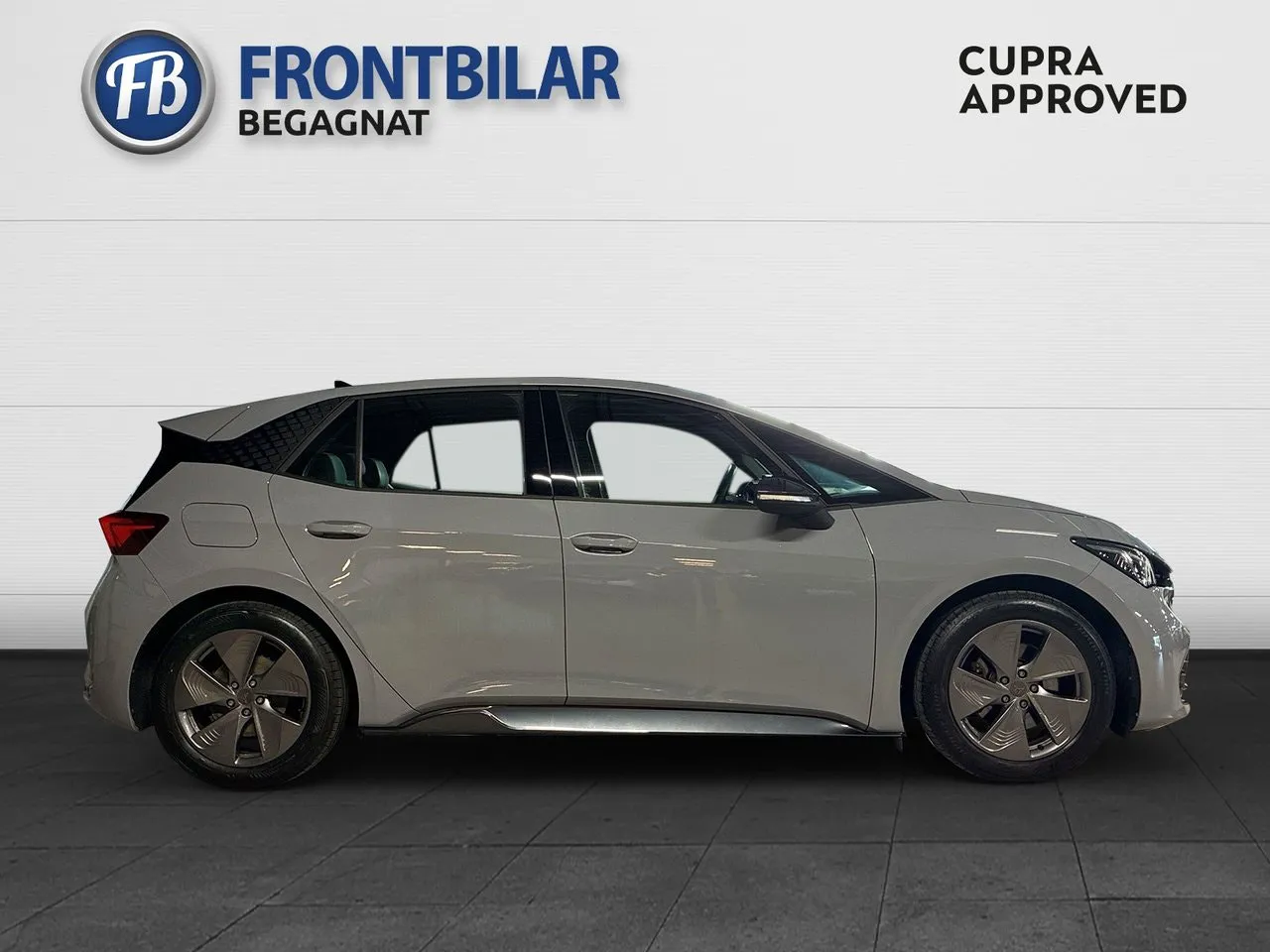 Vehicle image 5
