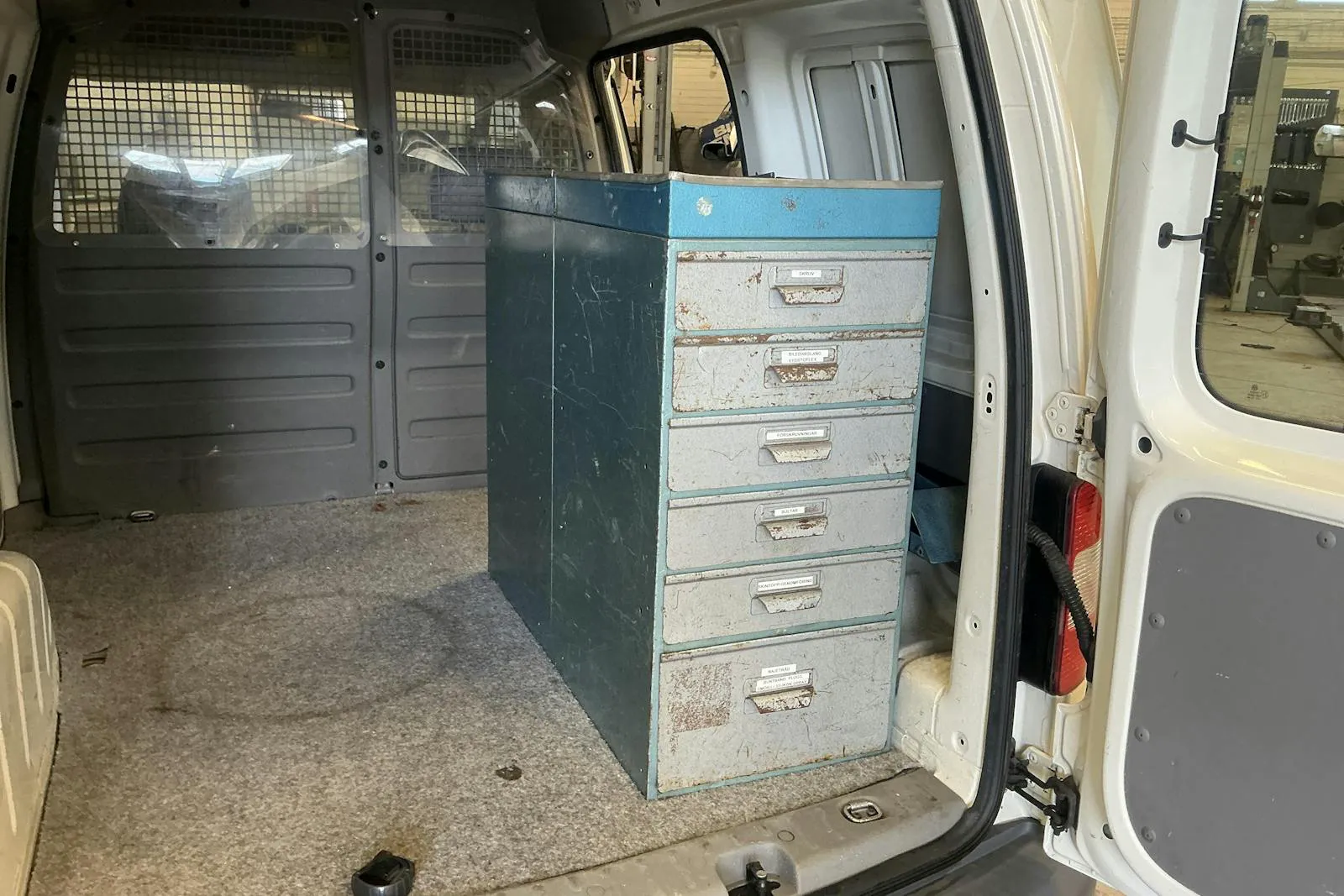 Vehicle image 10
