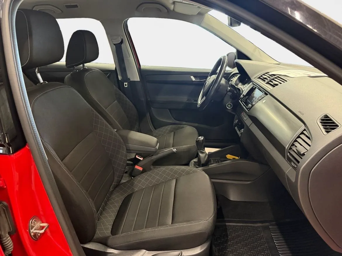 Vehicle image 14