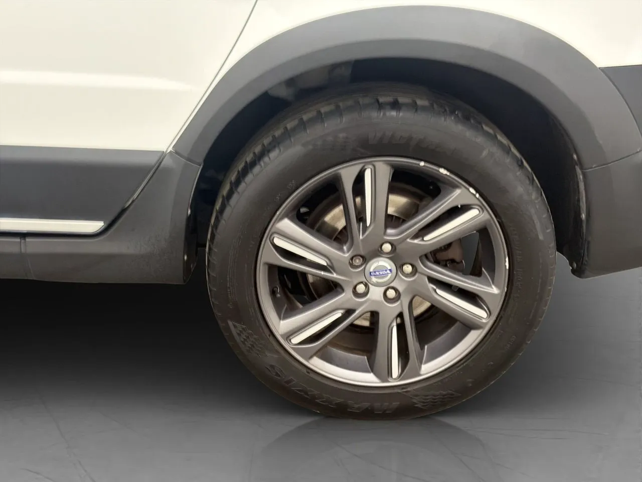 Vehicle image 17