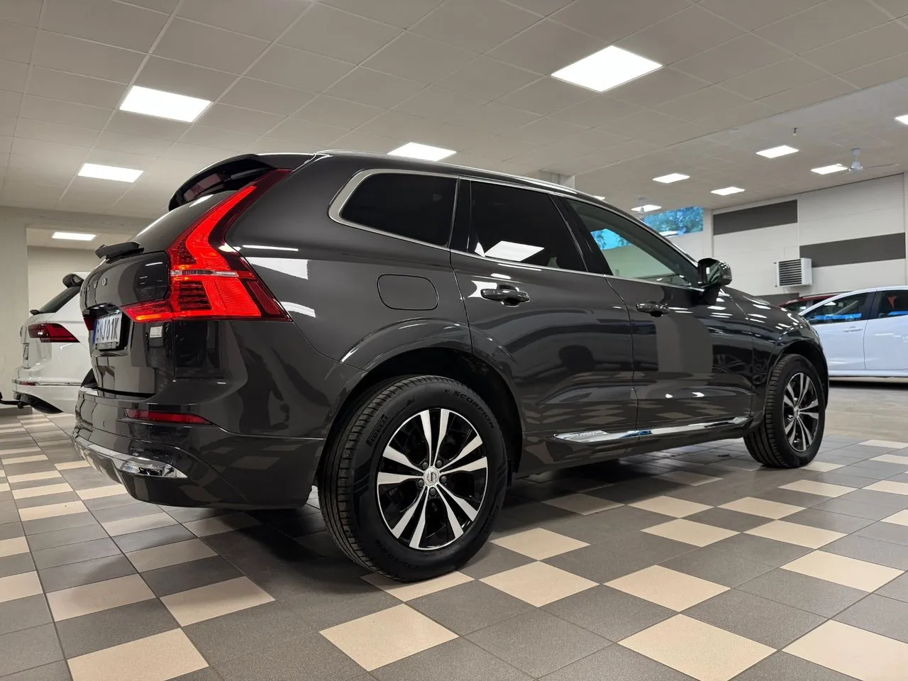 Vehicle image 5