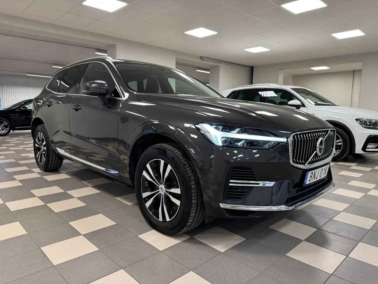 Vehicle image 3