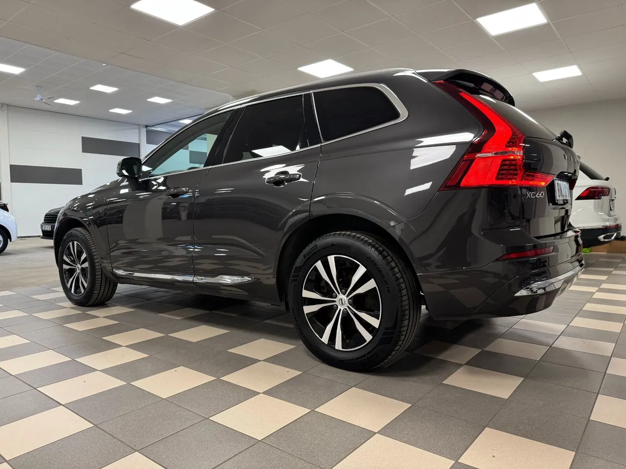 Vehicle image 4