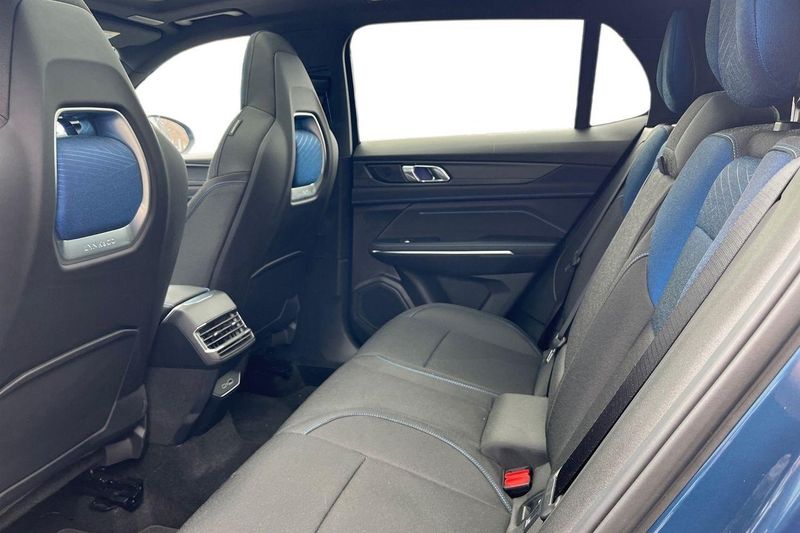 Lynk & Co 01 bild 24
