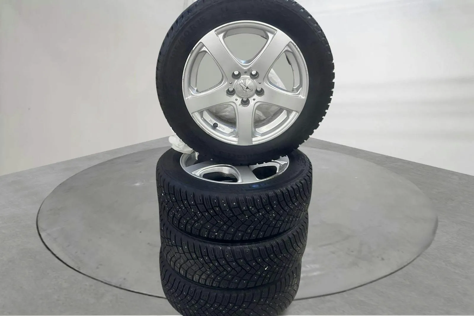 Vehicle image 15