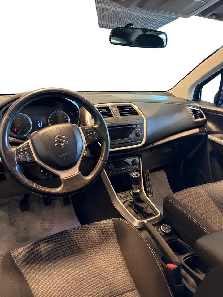 Vehicle image 6