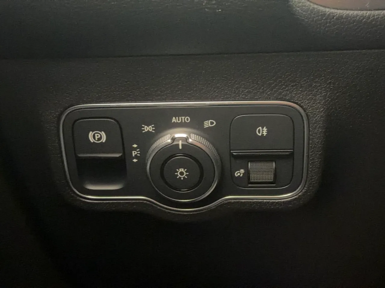 Vehicle image 29
