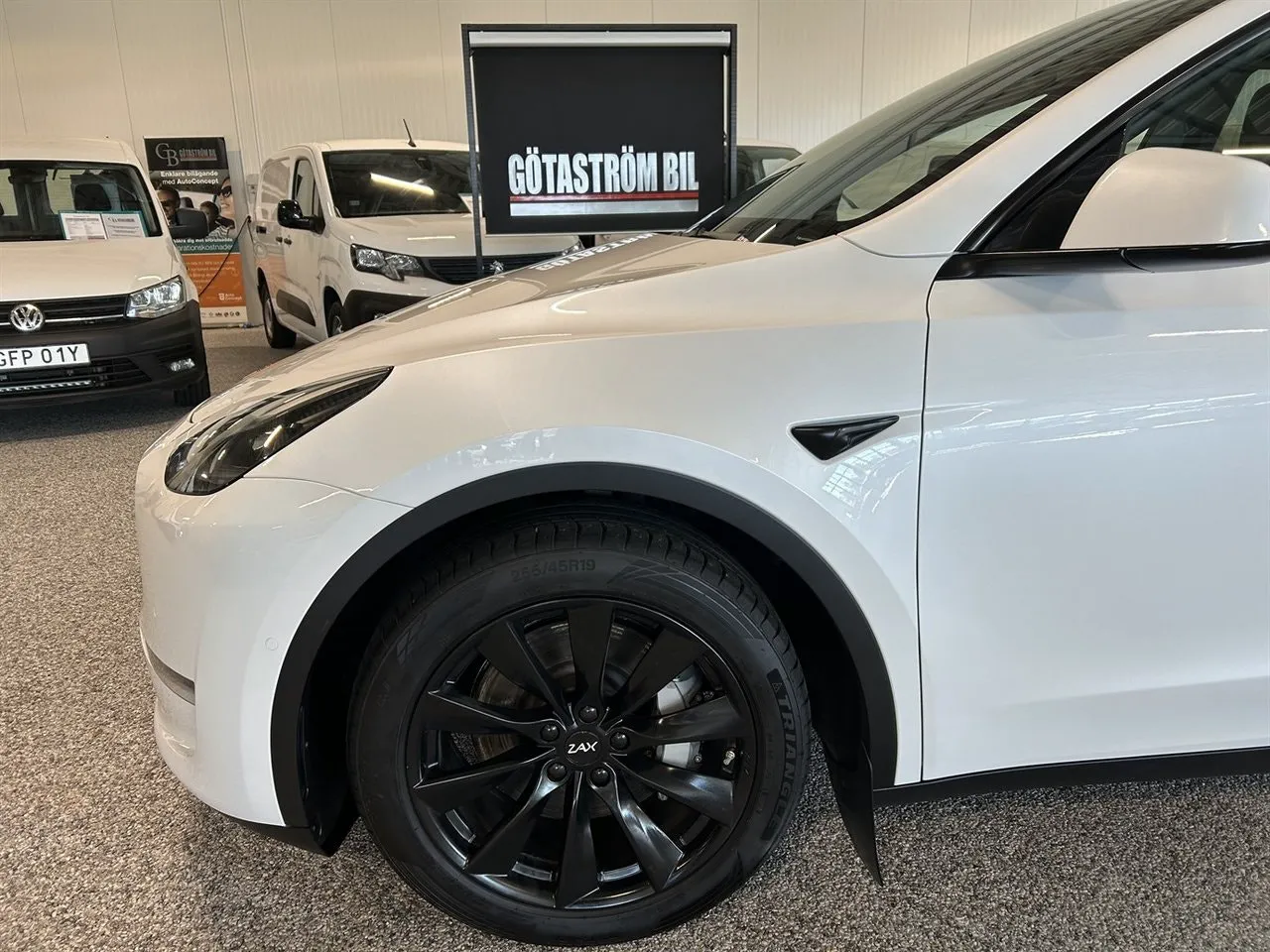 Vehicle image 9